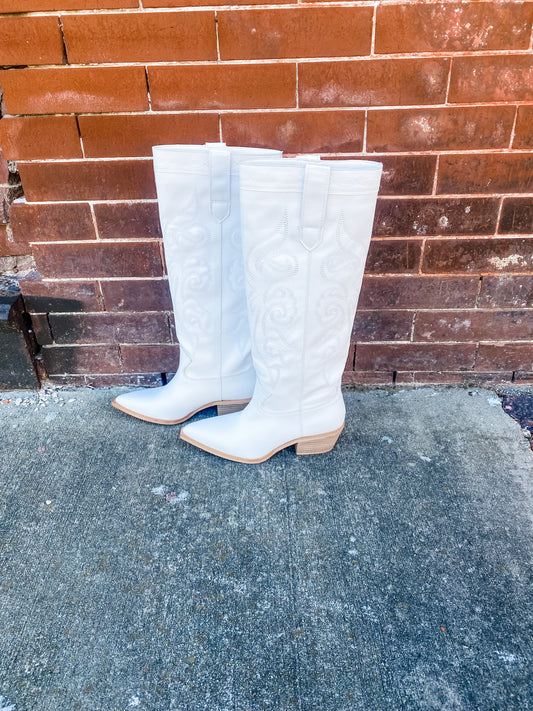 Walk It - White cowgirl boots